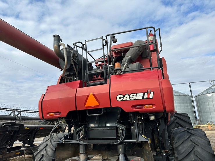 #38416-•-2016-case-axial-flow-8240-prwd-combine-yfg230343-image-15