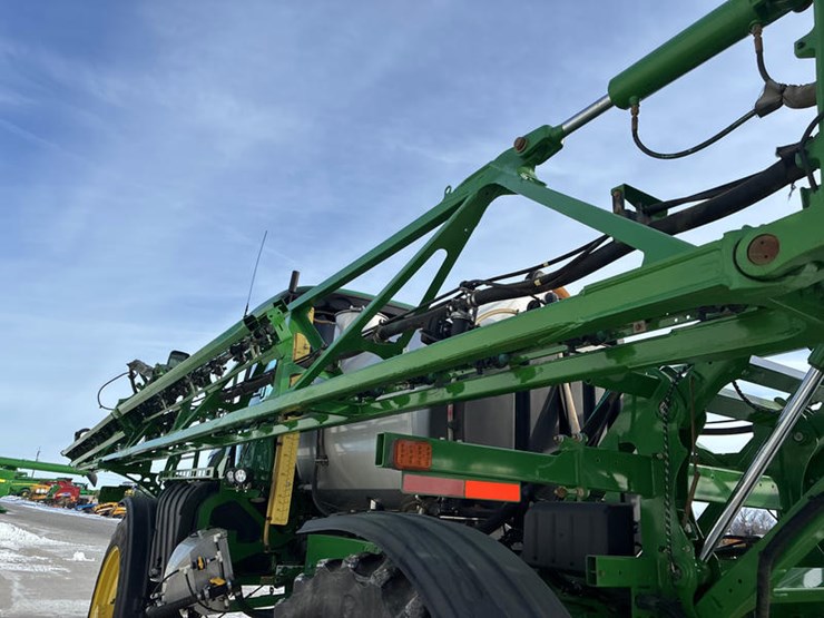 2018-john-deere-r4038-image-40