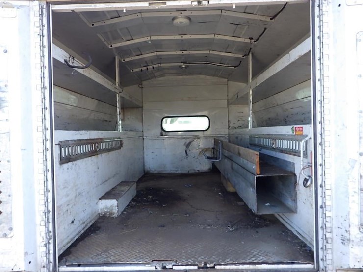 2004-ford-f550-image-9