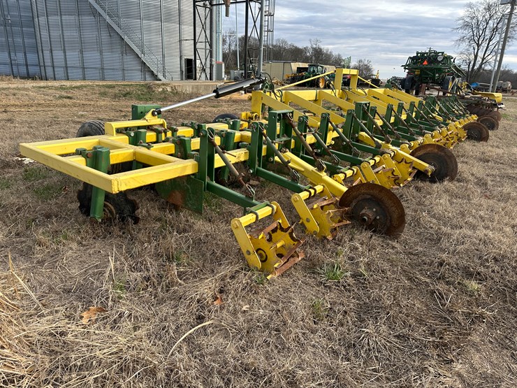 #38451-•-roll-a-cone-16-row-30"-bedder-chopper-image-4