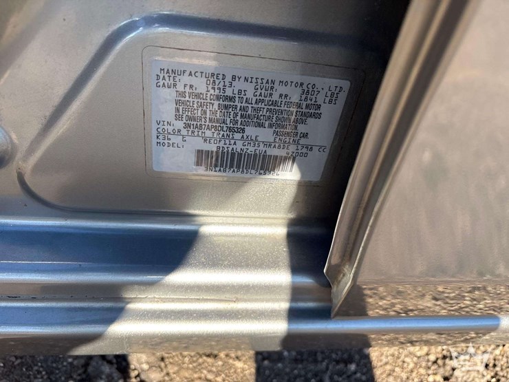 2013-nissan-sentra-sedan-image-5