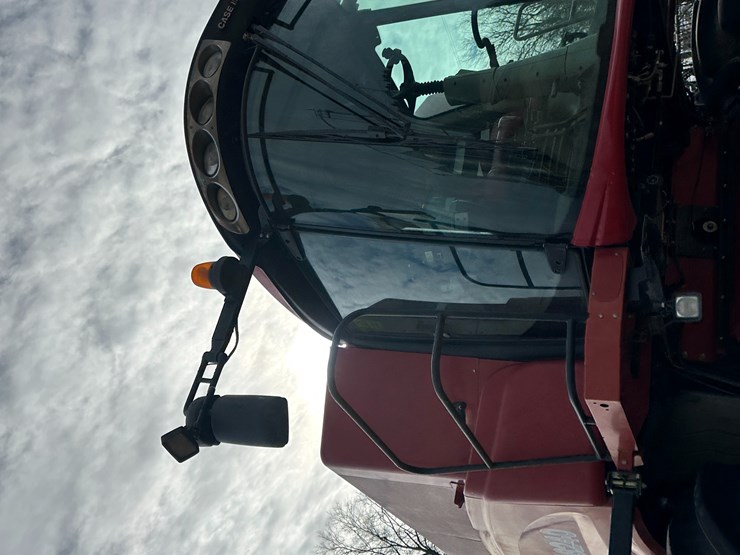 #38416-•-2016-case-axial-flow-8240-prwd-combine-yfg230343-image-23