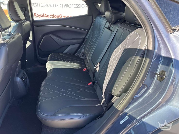 2021-ford-mustang-mach-e-image-24