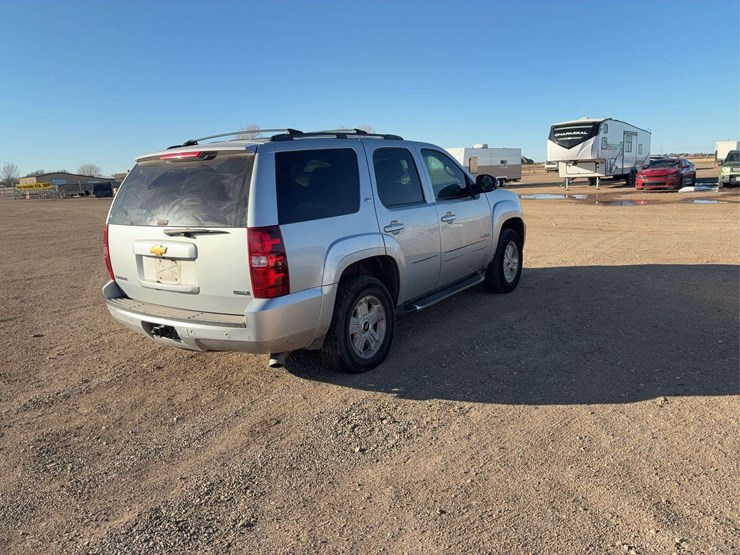 2012-chevrolet-tahoe-lt-image-3