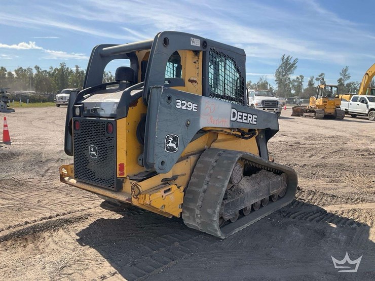 2013-deere-329e-image-3