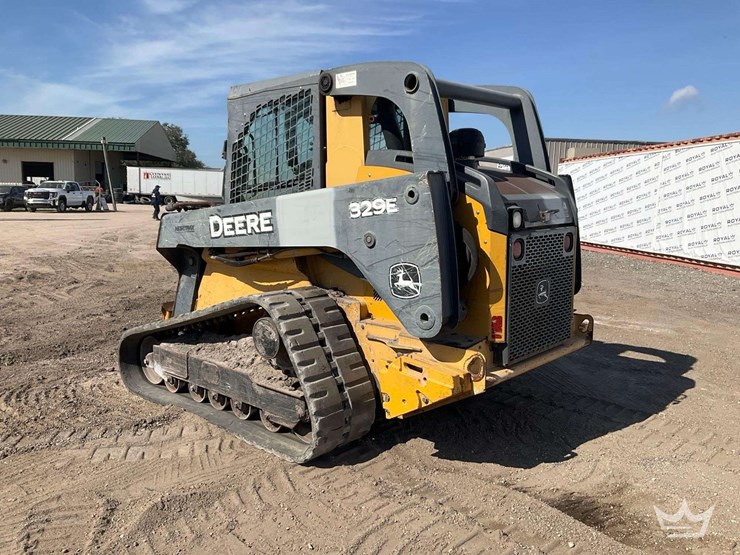 2013-deere-329e-image-4