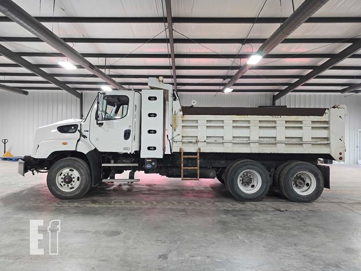 2016-freightliner-114sd-image-5