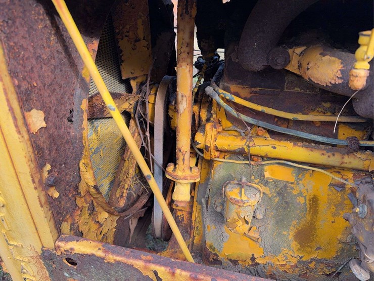 caterpillar-twenty-two-image-10