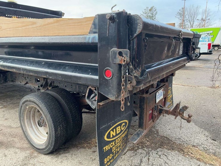 2022-ford-f550-image-11