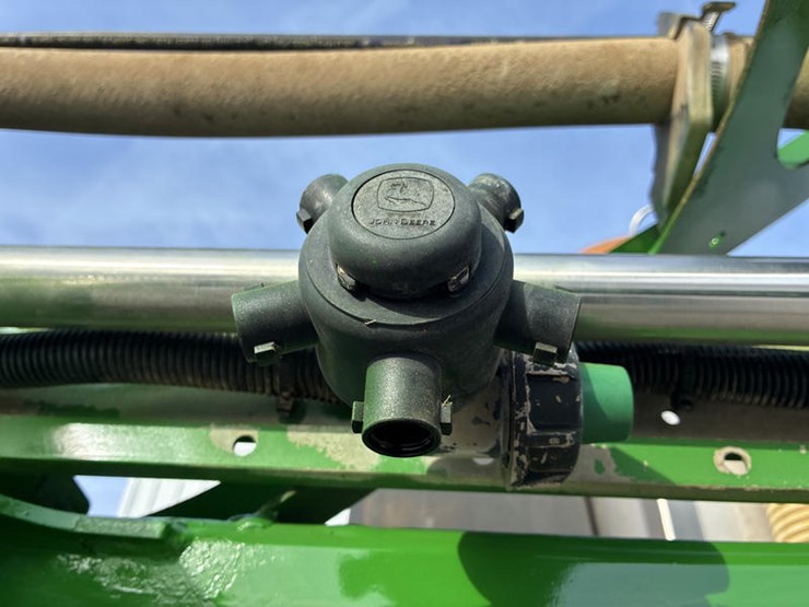 2018-john-deere-r4038-image-29