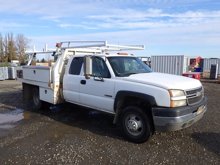 2005-chevrolet-3500-image-2