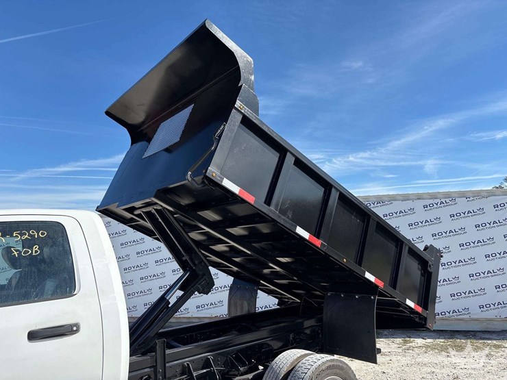 2019-ram-4500-4x4-s/a-dump-truck-image-8