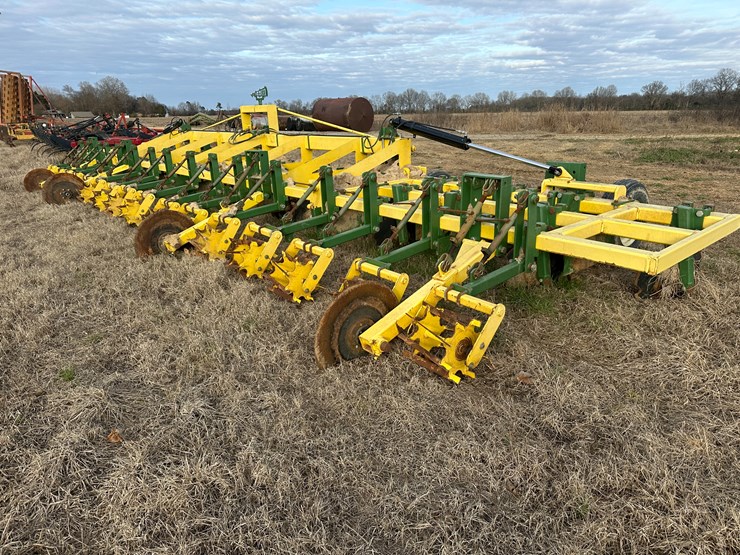 #38451-•-roll-a-cone-16-row-30"-bedder-chopper-image-3