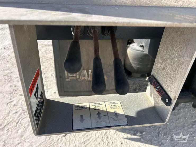 2011-peterbilt-365-image-20