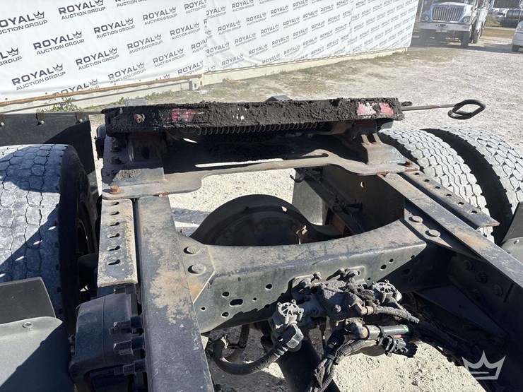 2006-volvo-vnm-image-12