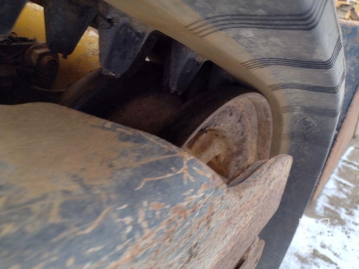 2019-deere-317g-image-33