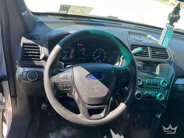 2016-ford-explorer-image-13