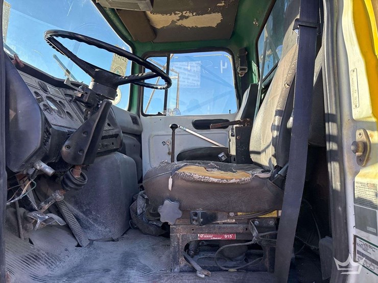 1995-ford-ln8000-image-13