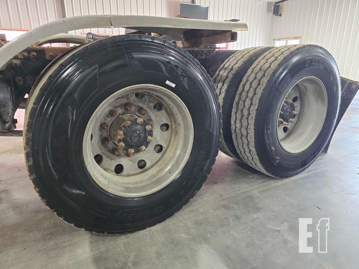 2016-freightliner-cascadia-113-image-21