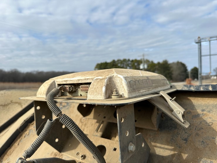 #38416-•-2016-case-axial-flow-8240-prwd-combine-yfg230343-image-64