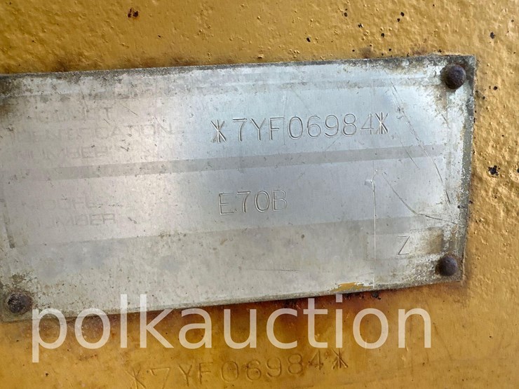 caterpillar-e70b-image-11