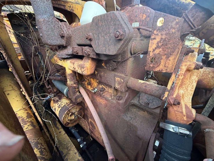 minneapolis-moline-diesel-crawler-image-10