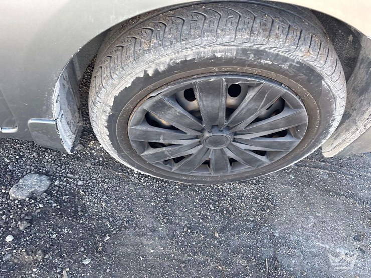 2013-nissan-sentra-sedan-image-24