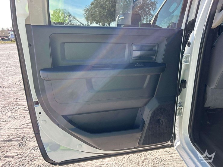 2017-dodge-3500-image-19