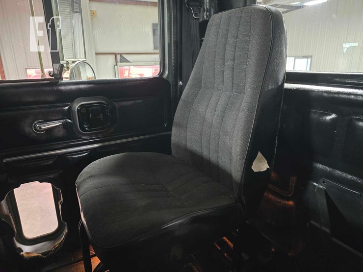 2000-mack-ch613-image-33