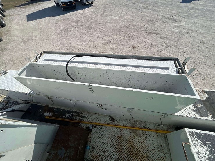 bucket-truck-image-30