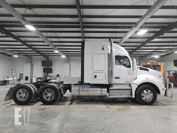 2017-kenworth-t880-image-6
