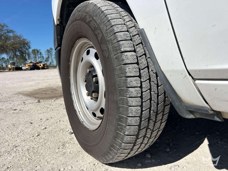 2012-dodge-1500-image-21