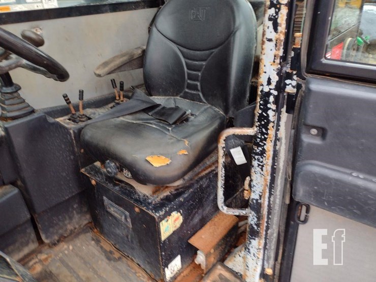 2015-caterpillar-tl1055c-image-12