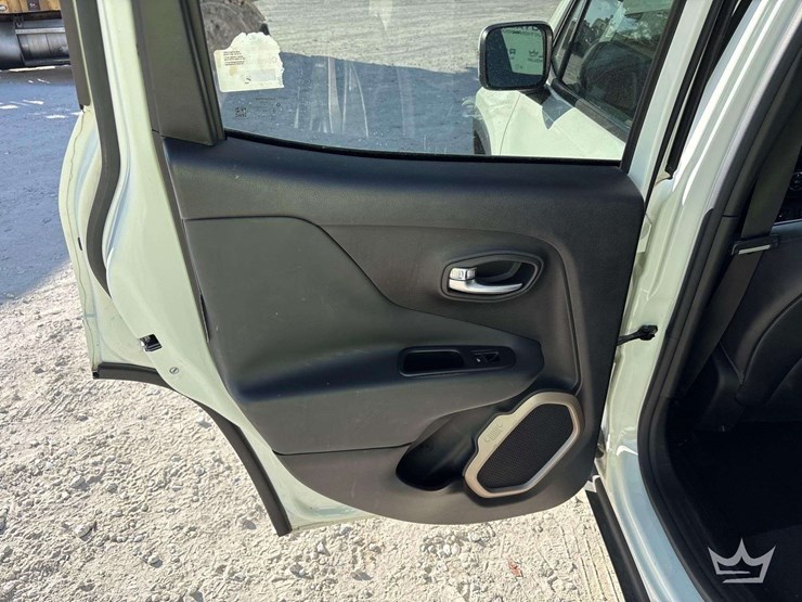 2016-jeep-renegade-image-27