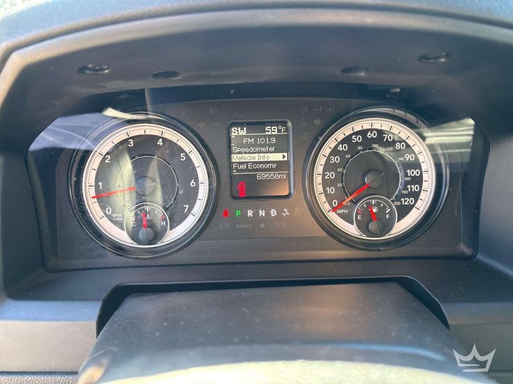 2021-ram-1500-slt-image-18