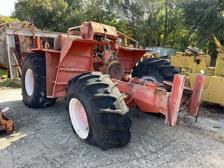 allis-chalmers-4wd-parts-tractor-image-1