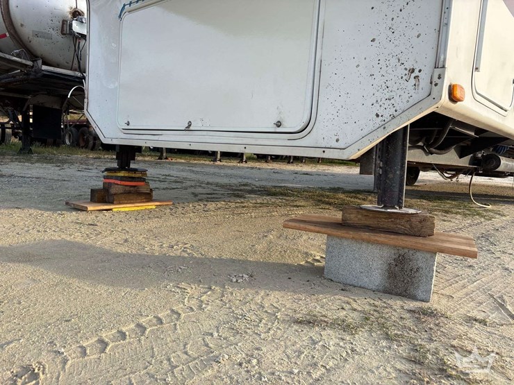 2012-keystone-alpine-3500re-39ft.-t/a-5th-wheel-travel-trailer-image-28