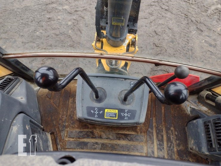 2010-deere-310j-image-10