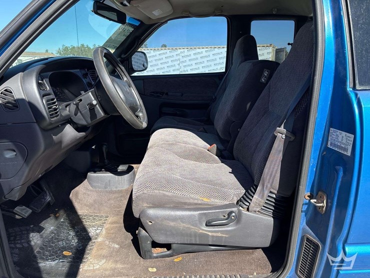 2000-dodge-ram-1500-image-15