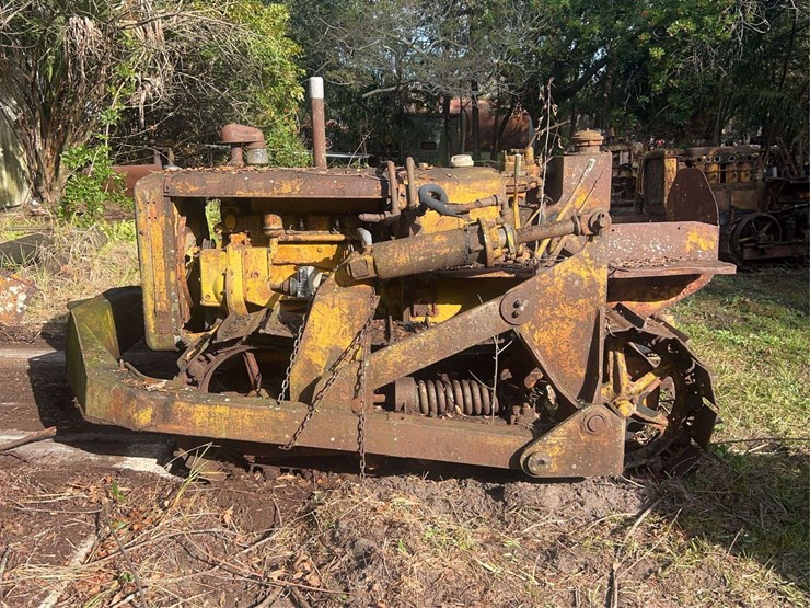 caterpillar-r2-image-2