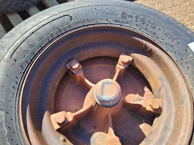 (4)-trailer-house-hubs,-wheels/tires-w/brake-hardware-image-3