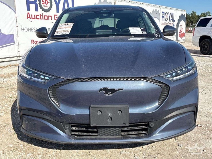 2021-ford-mustang-mach-e-image-31