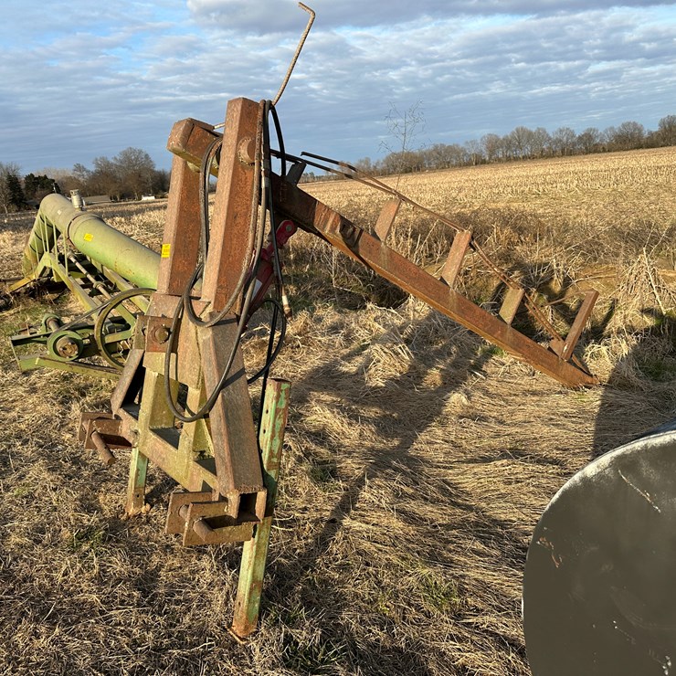 #38457 • 3pt 10' Hydraulic Hoist