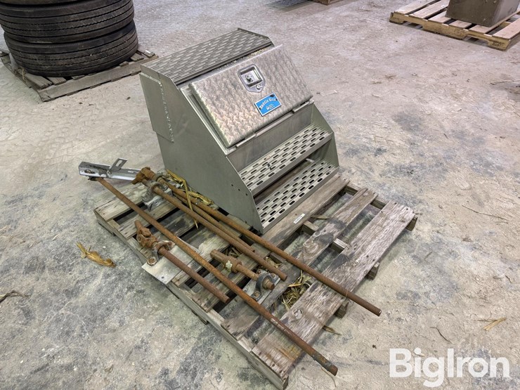 merritt-saddle-box-aluminum-truck-boot-box-&-drive-lines-image-3