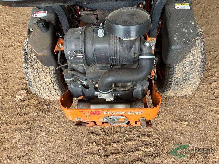 scag-tiger-cat-52"-mowing-deck-showing-1615-hours-image-9
