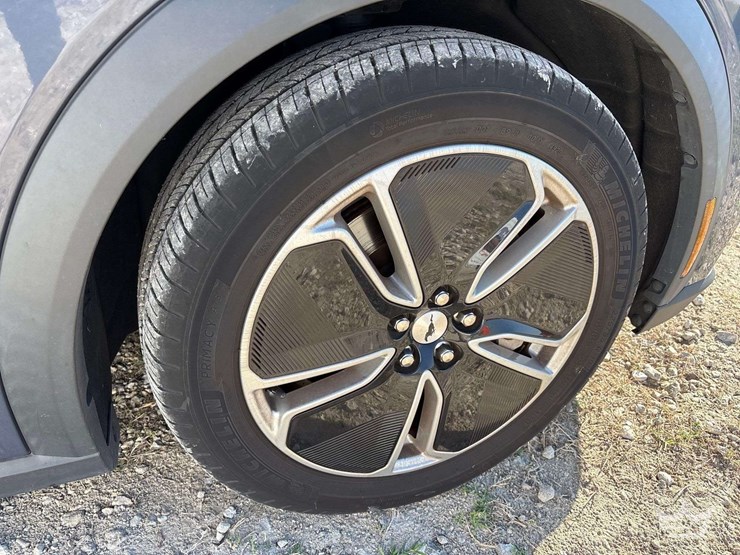 2021-ford-mustang-mach-e-image-29