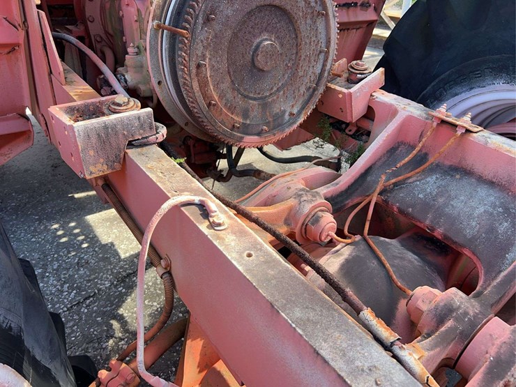 allis-chalmers-4wd-parts-tractor-image-10