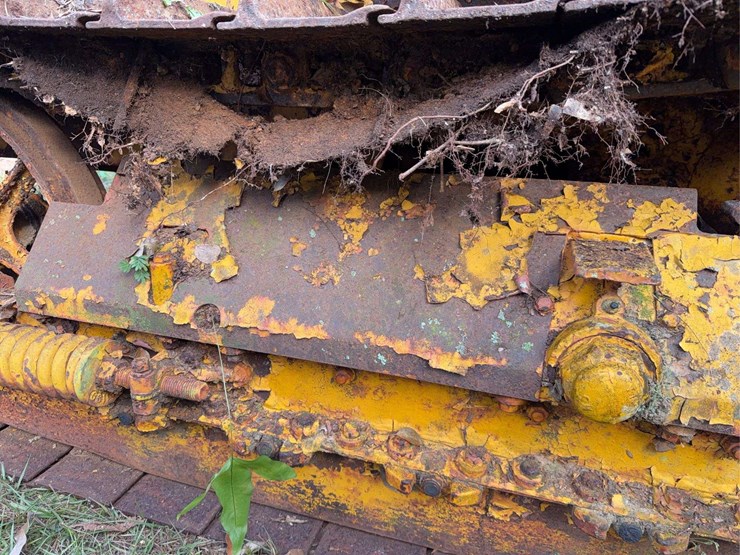 caterpillar-twenty-two-image-32