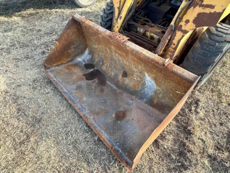 2005-john-deere-240-image-15