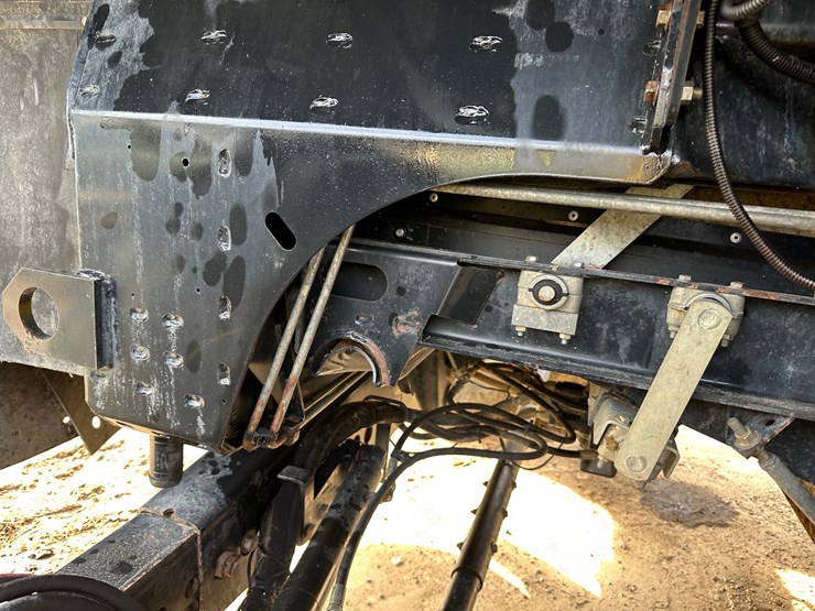 #38416-•-2016-case-axial-flow-8240-prwd-combine-yfg230343-image-45